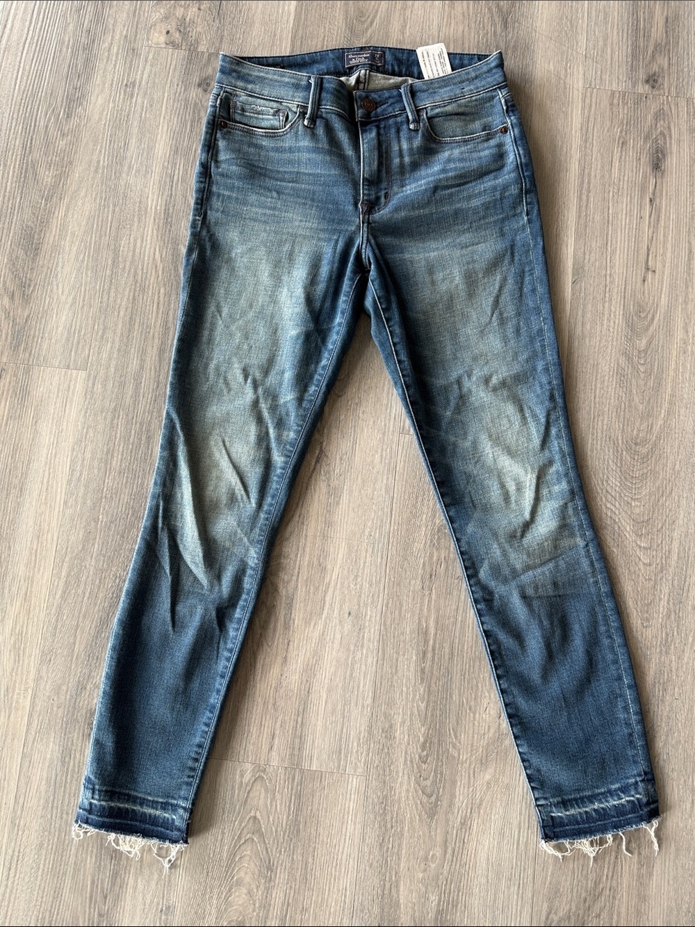 Abercrombie & Fitch Harper Ankle Jeans in Faded Blue size 25
